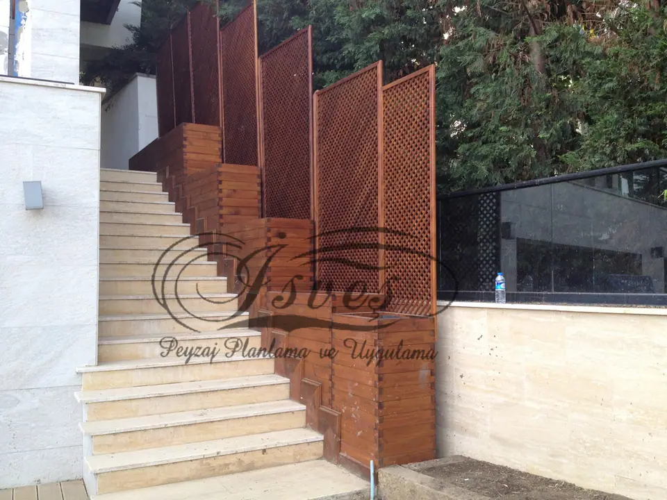 Corten panelli merdiven ve bitkilendirme