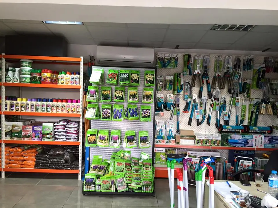 Bahçe Market’te ürün reyonları