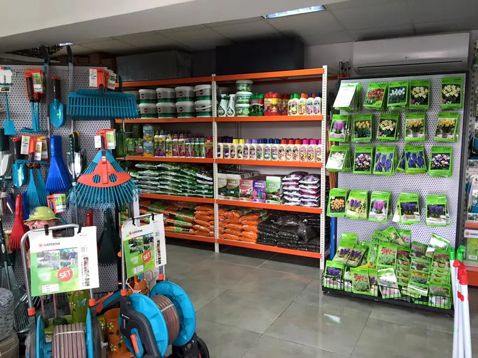 Bahçe ekipmanları ve gübre rafları